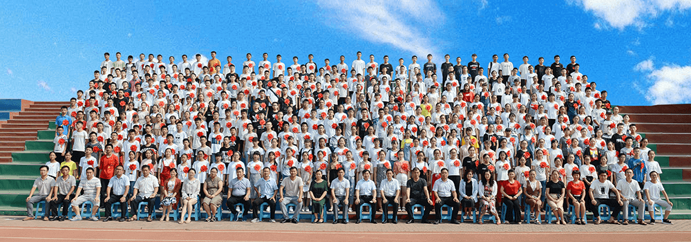 2018年中考被?？h一中錄取的364名科達(dá)學(xué)子齊聚一堂合影留念